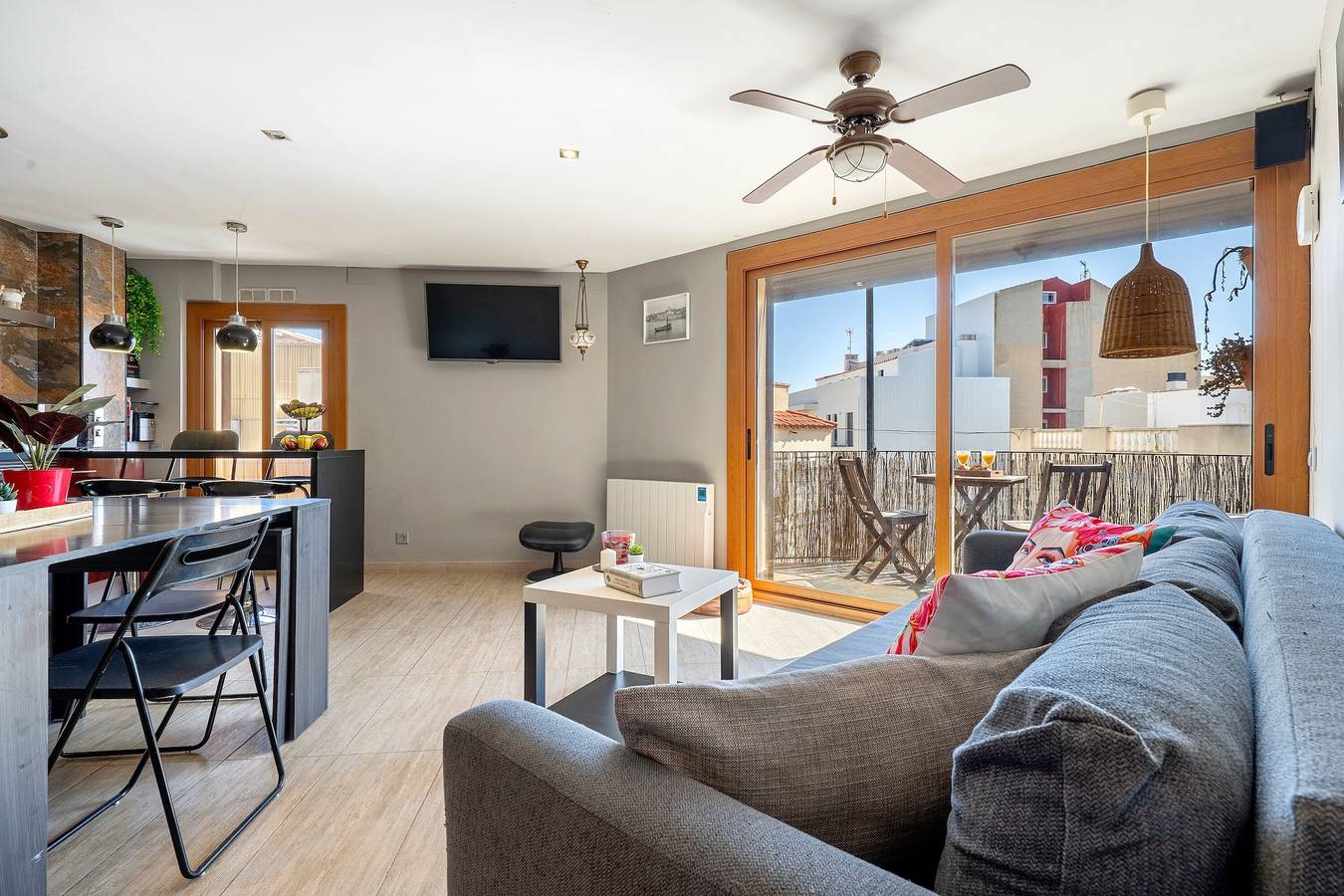Apartamento entero, Apartamento 'Alguer' con vistas al mar, Wi-Fi y aire acondicionado in Tierras del Ebro, Costa Dorada
