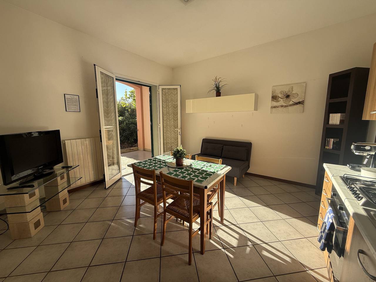 Appartamento intero, Relax con terrazza, giardino e posto auto in Bande di Là-Rollo, Andora