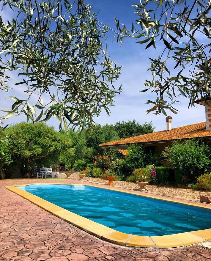 Chambre d’hôte pour 2 personnes, avec vue ainsi que piscine et jardin à Sòrgono