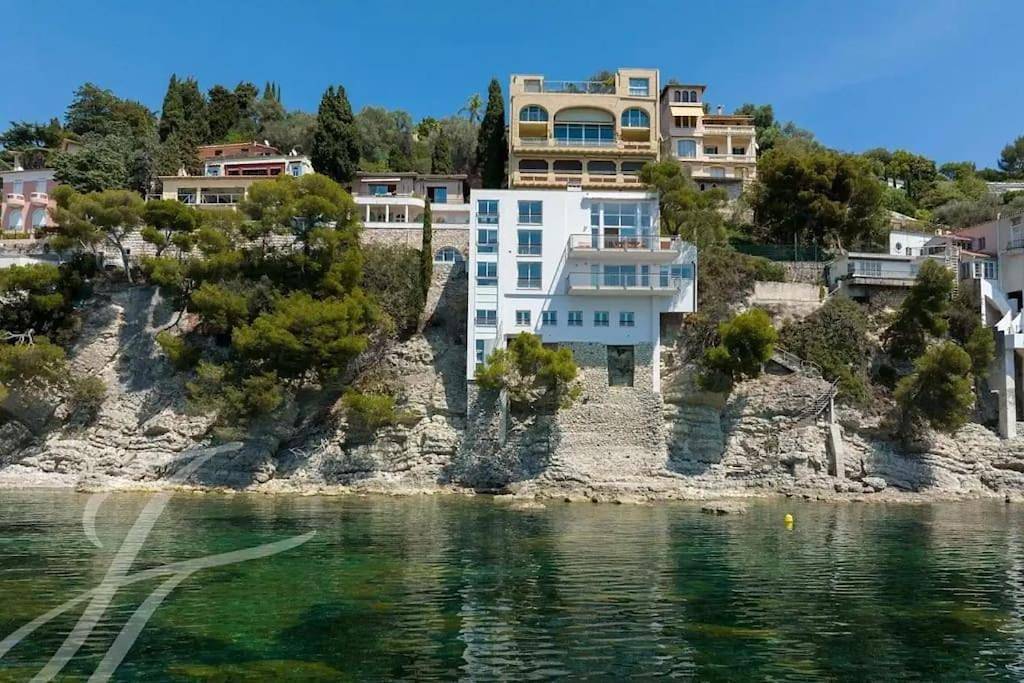 Cap-Ferrat Waterfront Villa-Private Sea Access in Saint-Jean-Cap-Ferrat, Côte méditerranéenne (France)