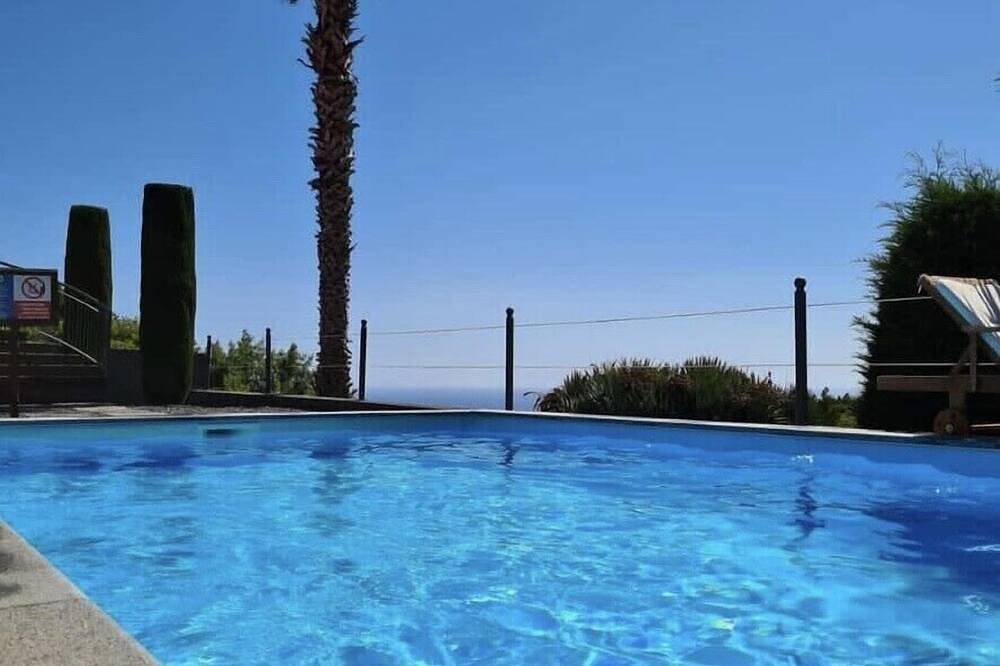 Schönes großes freistehendes Anwesen in der Nähe des Dorfes Calheta in Calheta, Madeira