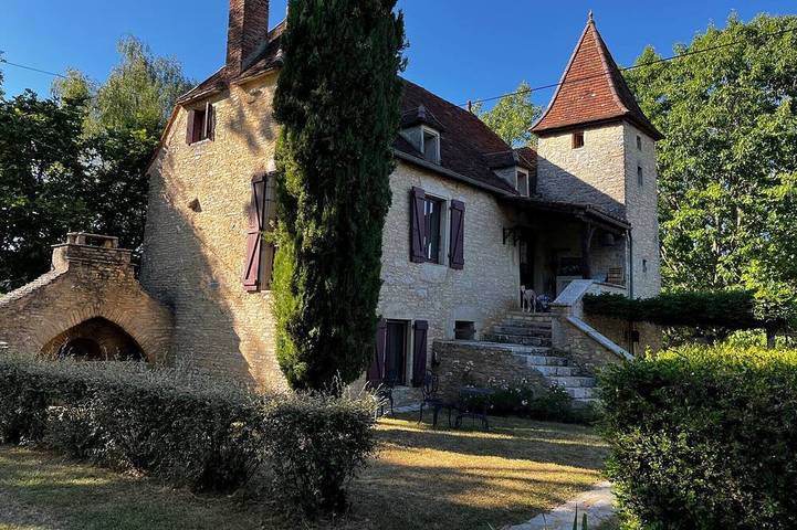Location de vacances pour 6 personnes, avec terrasse et jardin à Peyrilles