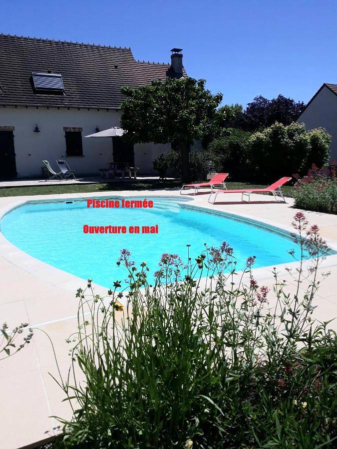 Chambre d’hôte pour 4 personnes, avec jardin et piscine à Plaimpied-Givaudins