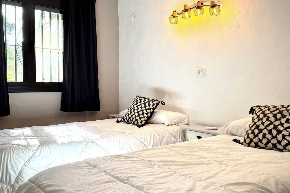 Villa Horizonte with pool and pool house, mountain and nature views in Orba, Costa Blanca