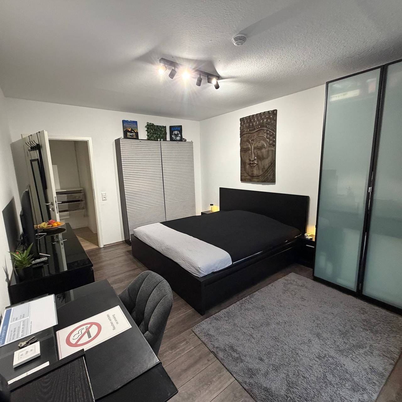 Habitación doble con baño privado y acceso independiente in Laatzen, Región de Hannover