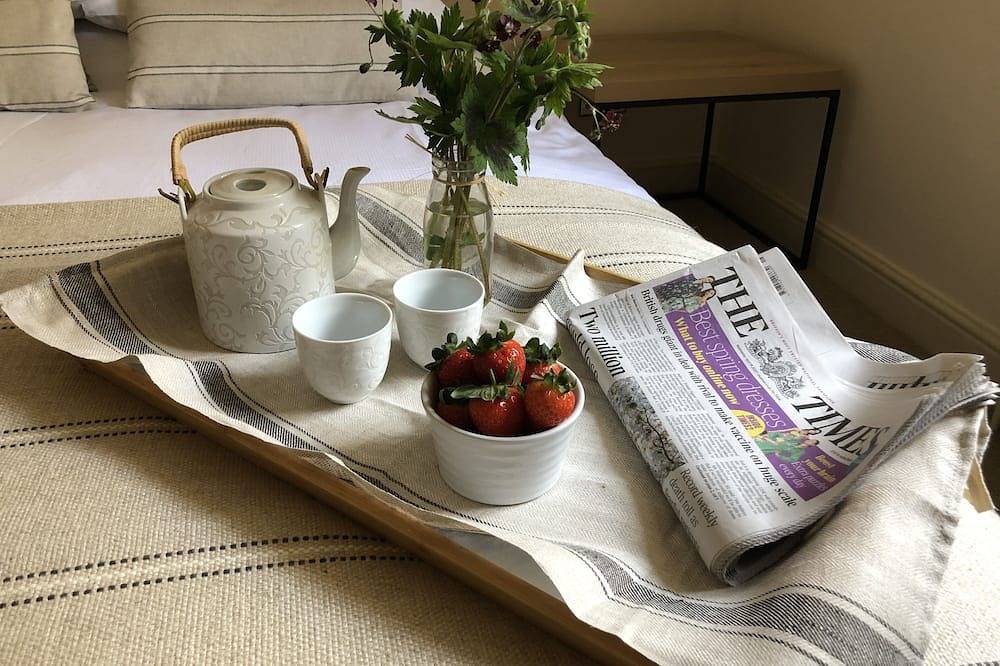 Award Winning Shining Star on the Historic Cartway with River Views in Bridgnorth, Shropshire