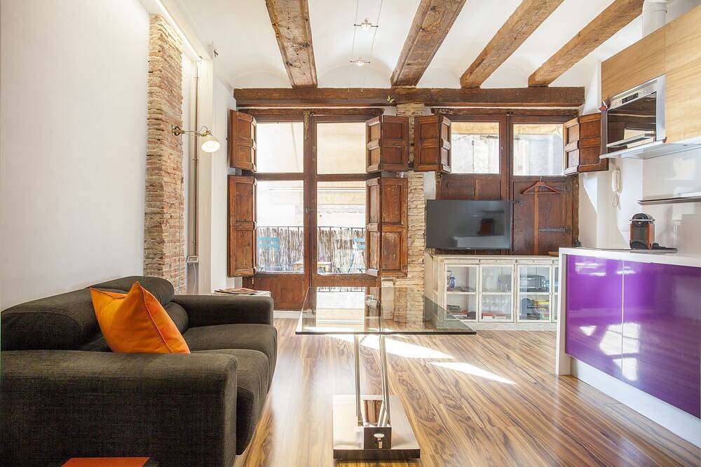 Entire apartment, Charming Studio At The Cathedral. (Strictly Two People) in Valencia City Centre, Valencia