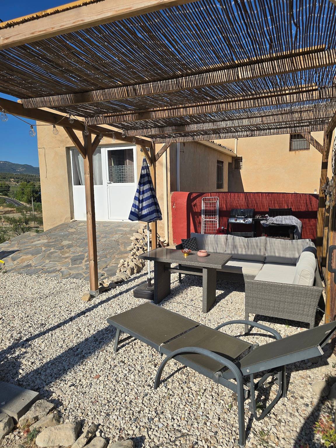 Całe studio, Studio Apartment 'La Luna' with Mountain View, Wifi and Air Conditioning in Jijona, Alicante (Centralne)