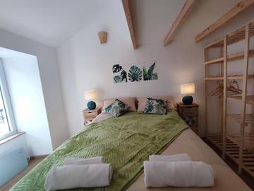 Gîte pour 8 personnes, avec vue à Génolhac