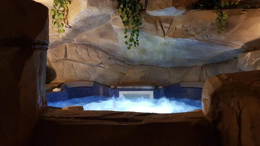 Gîte pour 2 personnes, avec terrasse et vue à Sainte-Suzanne