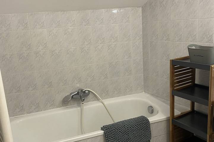 Gîte pour 4 personnes, avec jacuzzi à Rives - 3