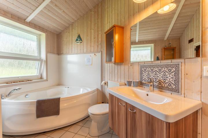 Ferienhaus für 12 Personen, mit Terrasse und Whirlpool sowie Garten und Sauna in Otterndorf - 4