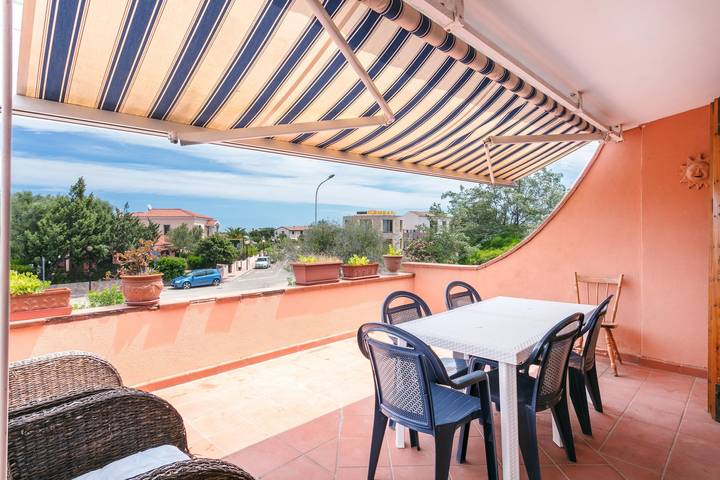 Ganze Wohnung, Ferienwohnung "La Bouganville" mit Balkon, Terrassen und Garten in Suaredda-traversa, San Teodoro
