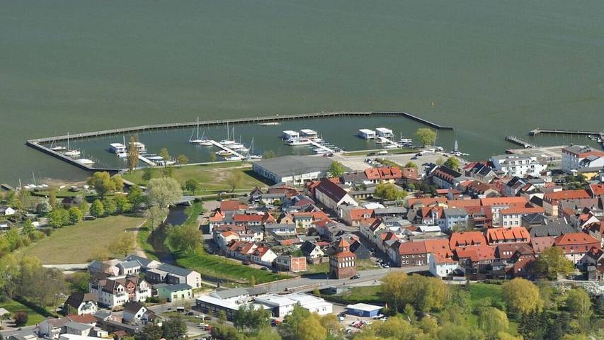Boot für 4 Personen, mit Terrasse in Ribnitz-Damgarten