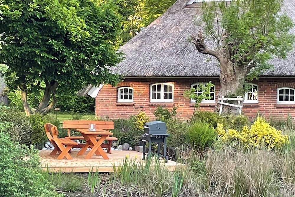Reetdachhaus mit See und Land in Leezdorf, Norden und Umgebung