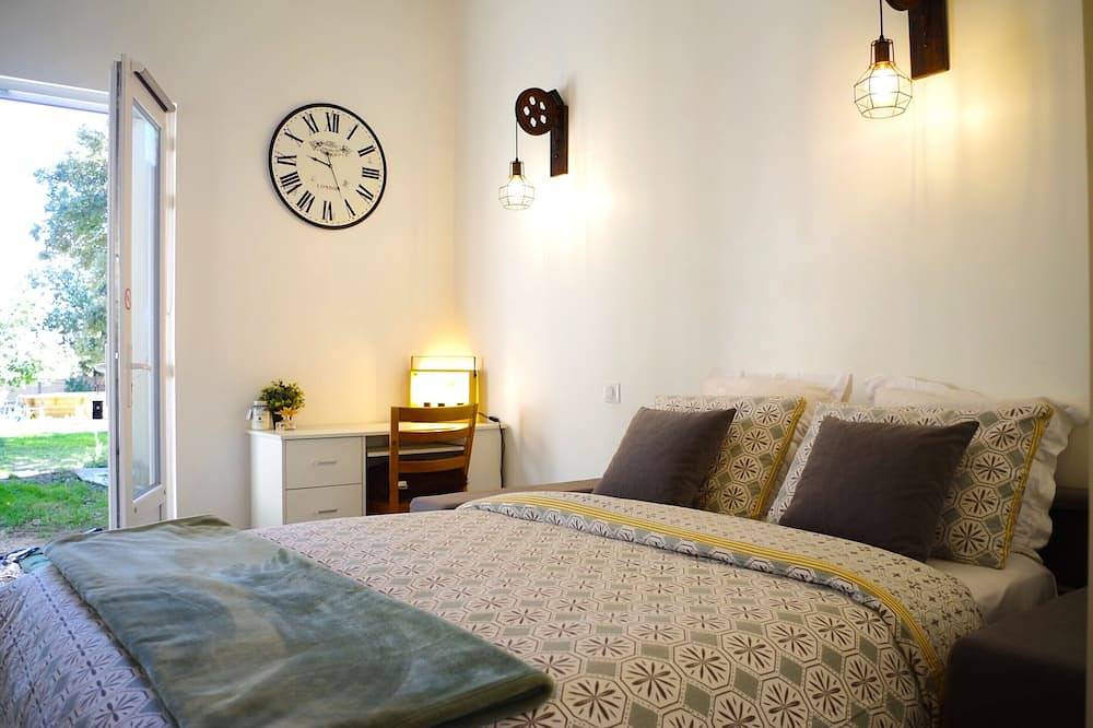 Entire apartment, Suite de charme Drôme Provençale in Suze-la-Rousse, Nyons region