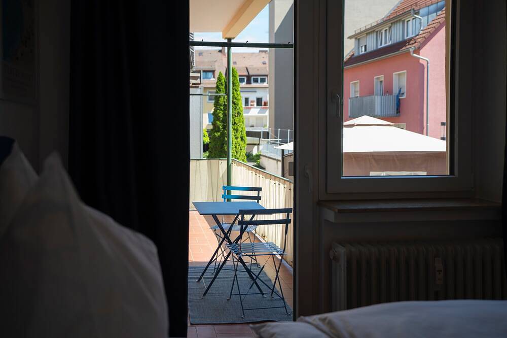 Ganze Wohnung, Blauwal, stilvolle Wohnung, Wohnzimmer, Schlafzimmer, Bad, Küche, zentral in Ulm in Ulm, Schwaben