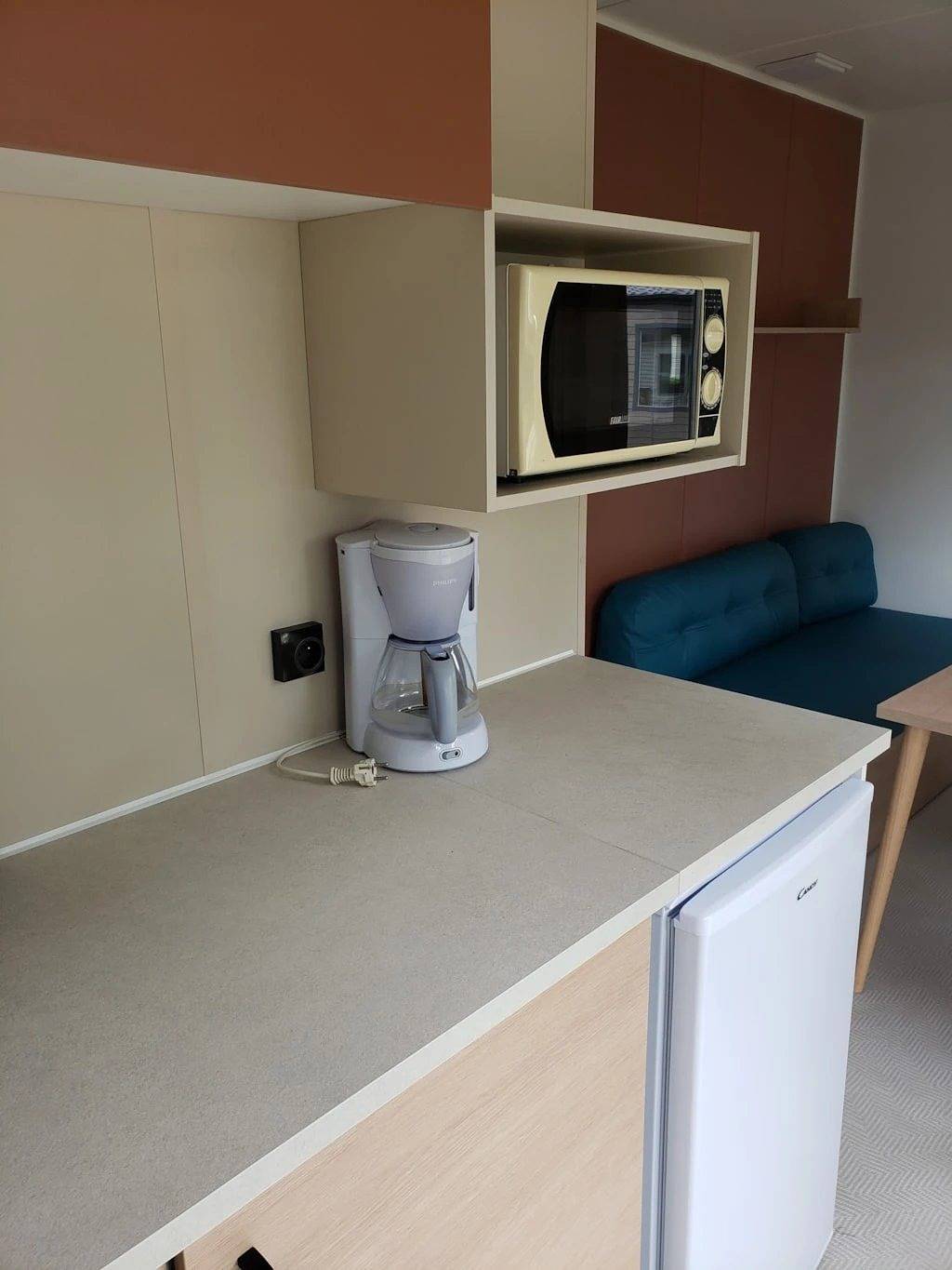 Zecamping 4 étoiles 500m plage piscine couverte mobil-home Tv Bbq 18m2 in Raguenes, Névez