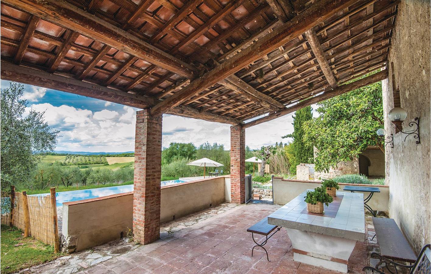 Apartamento en el centro de Lilliano con piscina y aparcamiento. in Castellina in Chianti, Chianti
