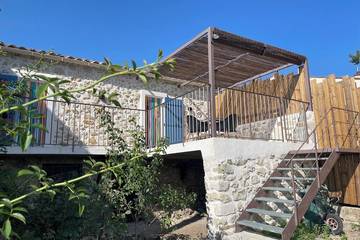 Gîte pour 4 personnes, animaux acceptés à Peyroules