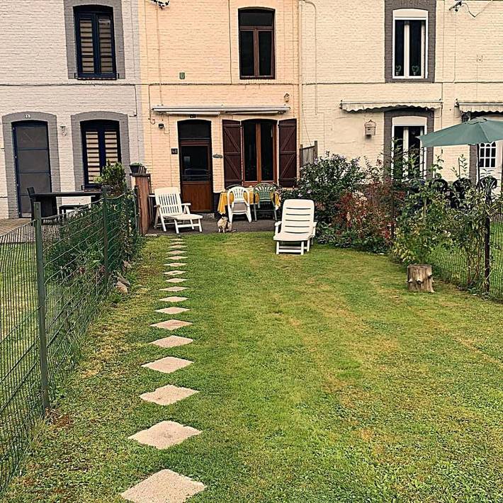 Location de vacances pour 5 personnes, avec vue ainsi que terrasse et jardin dans La Petite Commune