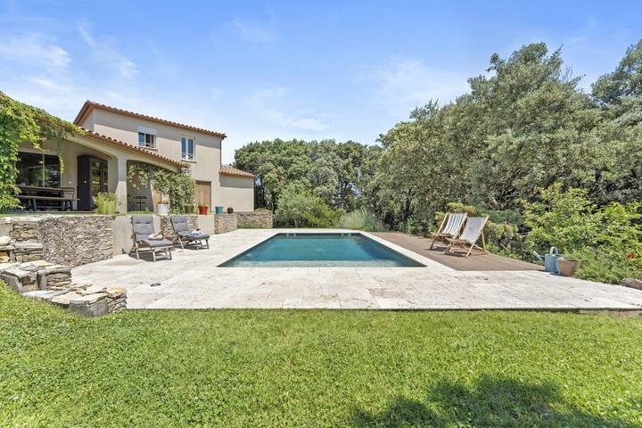 Chambre d’hôtes « Nîmes » avec piscine partagée, terrasse partagée et Wi-Fi in Nîmes, Région de Nîmes