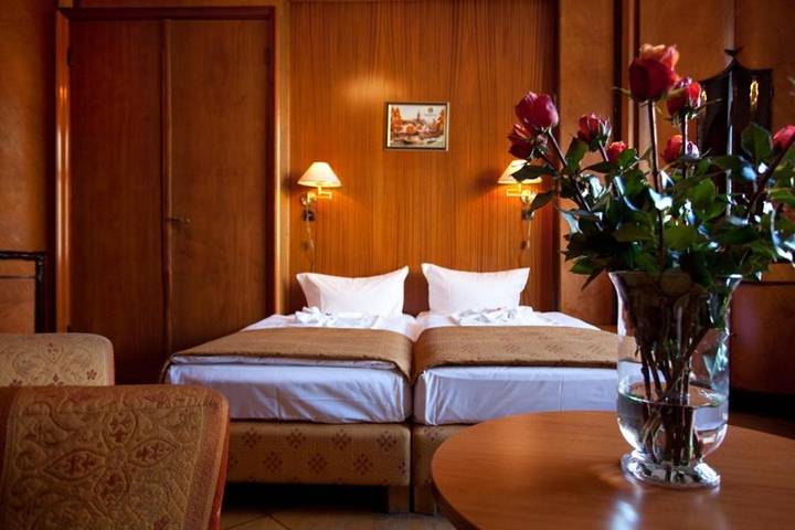 Hotel für 3 Personen, mit Ausblick in Westend Berlin