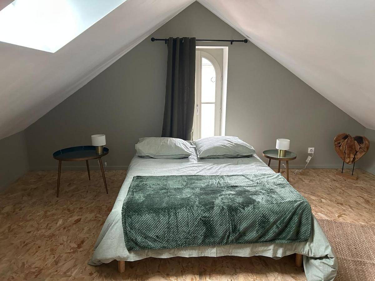 Appartement entier, One-Bedroom Apartment in La Ferté-Saint-Aubin, Sologne