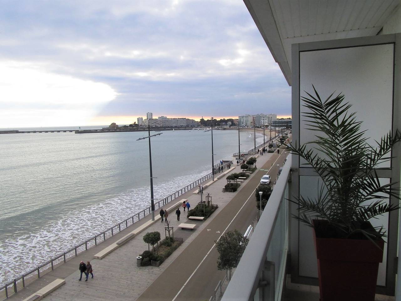 Entire apartment, 2-bedroom apartment beachfront with parking, 3 stars in Les Sables-d'Olonne, Vendée
