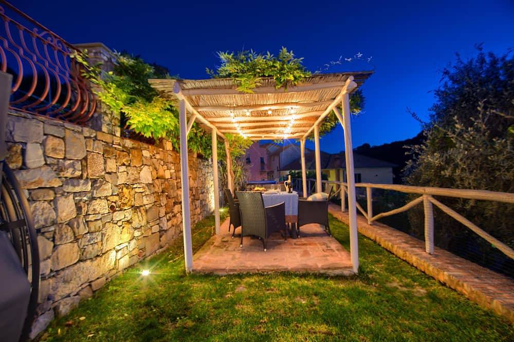 Paradiesecke mit eigenem beheiztem Whirlpool, Garten, Wlan und Parkplatz in Diano San Pietro, Riviera di Ponente
