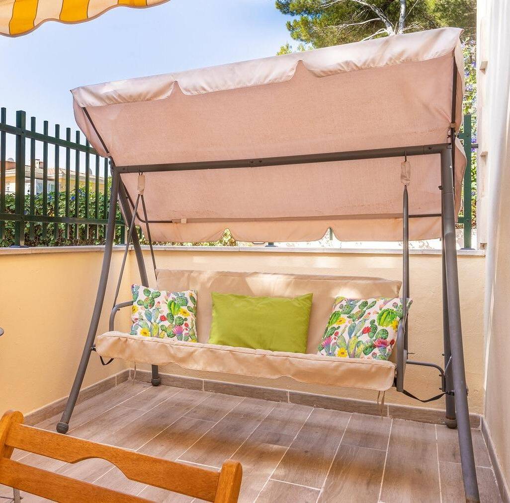 Apartamento inteiro, Apartamento Santa Eulalia pet-friendly perto da praia com vista para a montanha, A/C & Terraço in Can Picafort, Santa Margalida