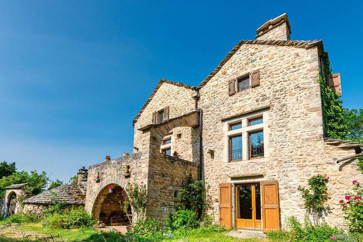 Gîte pour 3 personnes, avec terrasse à Saint-Pierre-des-Tripiers - 2