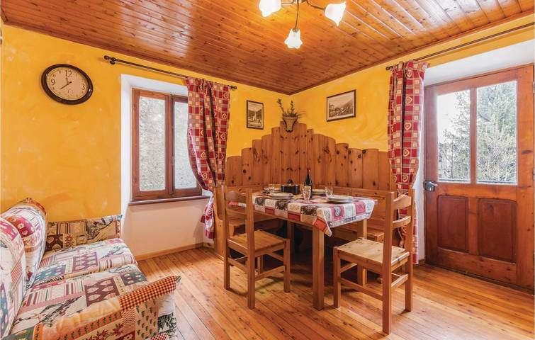 Appartamento intero, Appartamento con vista sulle montagne con WiFi e cucina in Brusson, Commune de Brusson