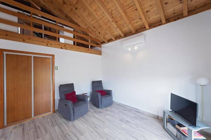 Location de vacances pour 3 personnes, avec jardin dans Capelo - 2