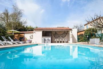 Gîte pour 8 personnes, avec jardin ainsi que terrasse et jacuzzi à La Bouilladisse