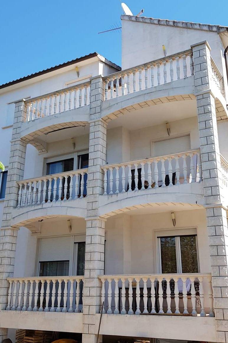 Ganze Wohnung, 1-Zimmer-Ferienwohnung mit Balkon und Meerblick Okrug Gornji, Ciovo A-17032-b in Okrug Gornji, Ciovo