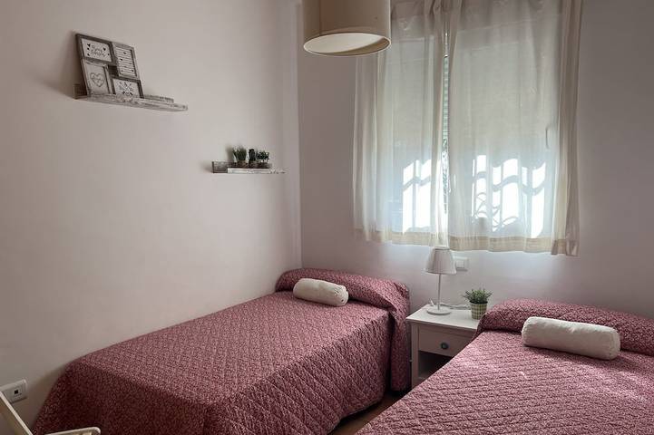 Location de vacances pour 6 personnes, avec jardin ainsi que piscine et balcon à Lepe - 3