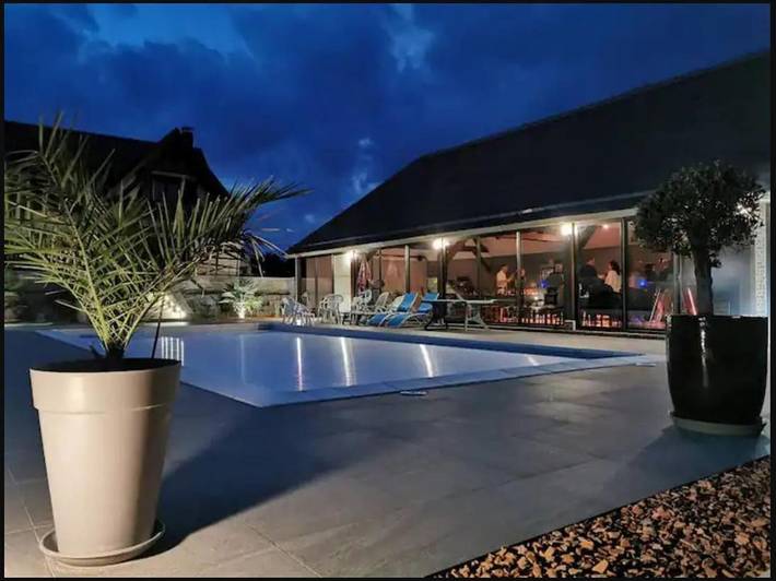 Location de vacances pour 10 personnes, avec Terrasse et Jardin ainsi que Piscine et Sauna dans Berville-en-Roumois