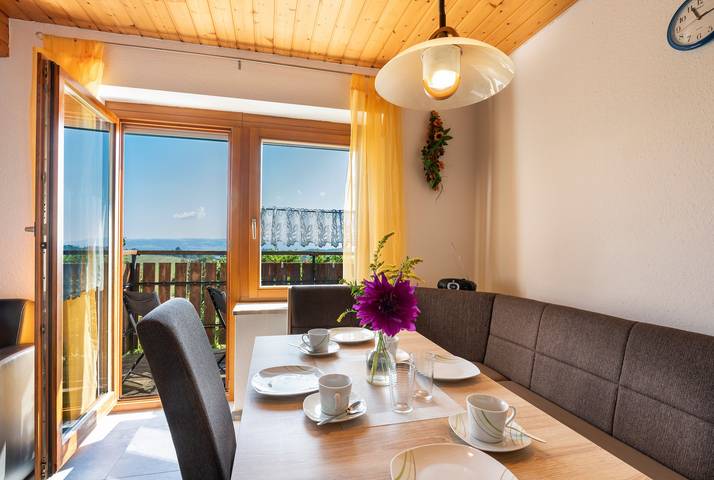 Ganze Wohnung, Ferienwohnung '1' mit Bergblick, Gemeinschaftsgarten und Wlan in Owingen, Region Bodensee-Oberschwaben