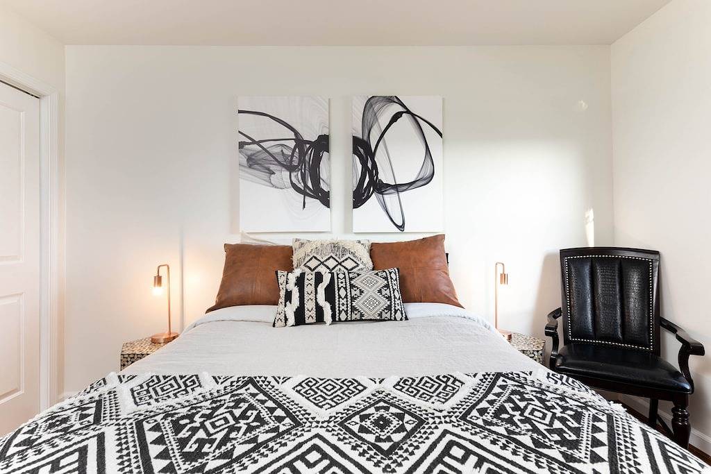 Escape to Luxury: Nashville's Chic Townhouse Haven/ Near Gulch and Downtown in Nashville, Tennessee