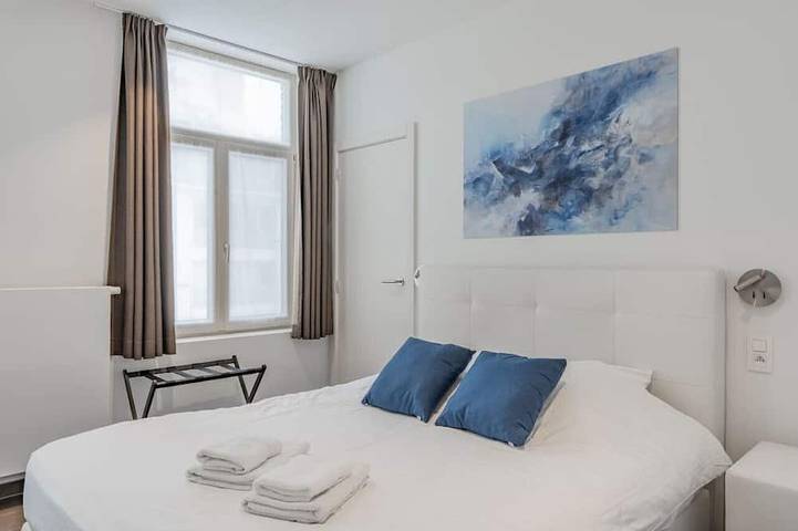 Ganze Wohnung, Elegant room with private bathroom near city center in Brügge, Westflandern