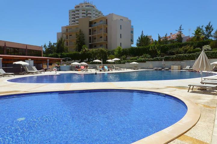 Vacation rental for 4 people, with terrace and hot tub as well as pool in Algarve