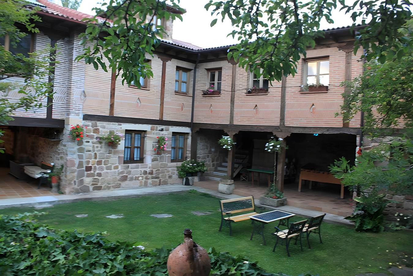 Casa rural 'Nido Patio' con vistas a la montaña, terraza compartida y Wi-Fi in Mudá, Cordillera Cantábrica