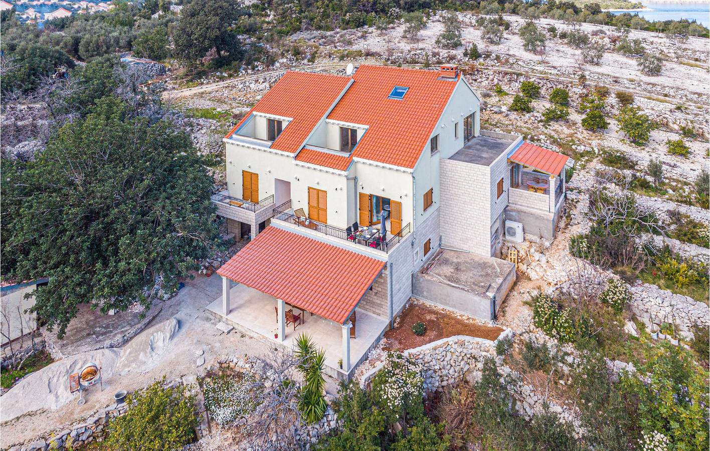 Geheel vakantieappartement, Gezellig appartement met 2 slaapkamers, terras, wifi en airconditioning, vlak bij het strand van Tri Žala in Kneza, Korcula
