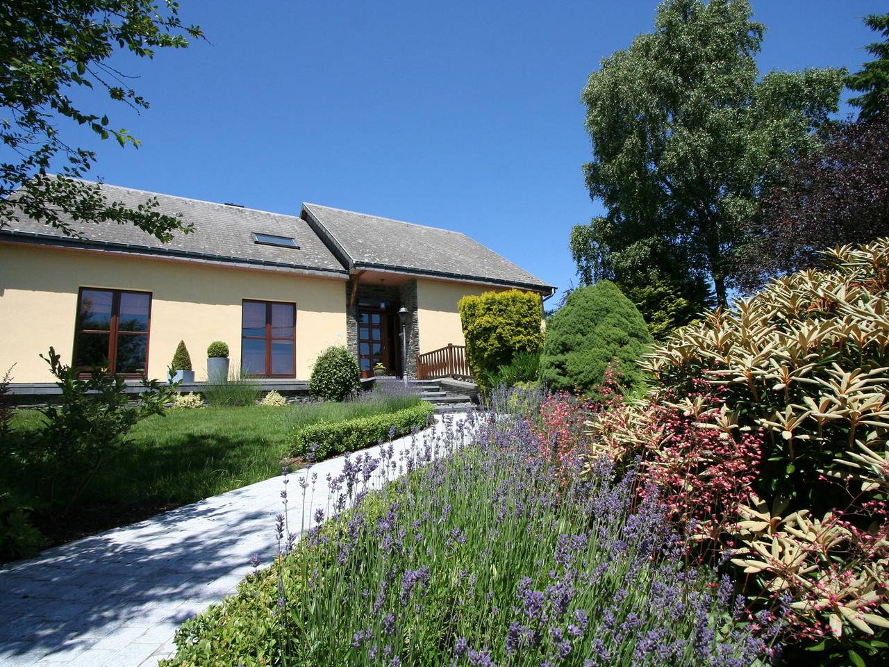 Maison de vacances cosy avec terrasse privée à Noville in Bastogne, Parc Naturel Haute-Sûre Forêt D'anlier