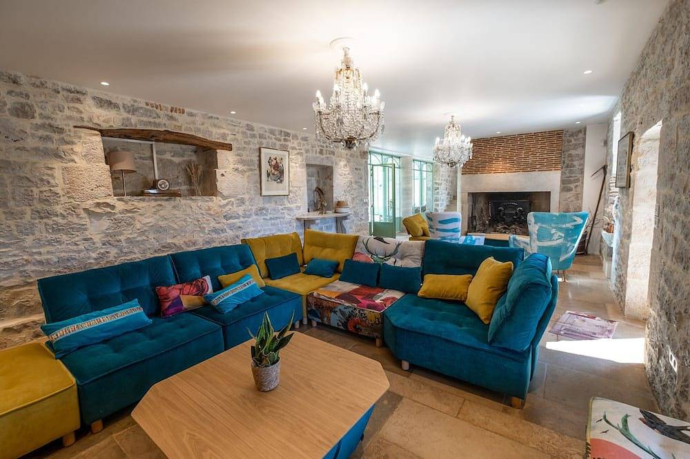 Domaine de Sourbil - Piscina climatizada - 33 personas in Saint-Antonin-Noble-Val, Macizo Central