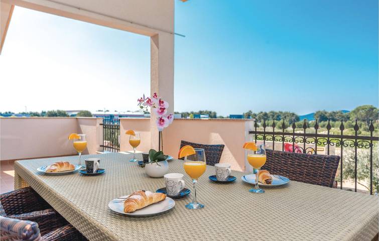 Ferienwohnung für 4 Personen, mit Terrasse und Garten in Biograd na Moru - 2