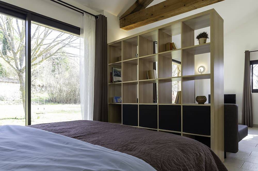 Oppede Nest - Independent studio for 2 people, quiet, with pool near Oppède in Oppède, Regionaler Naturpark Luberon