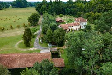 Gîte pour 6 personnes, avec jardin, animaux acceptés à Saint-Aigulin