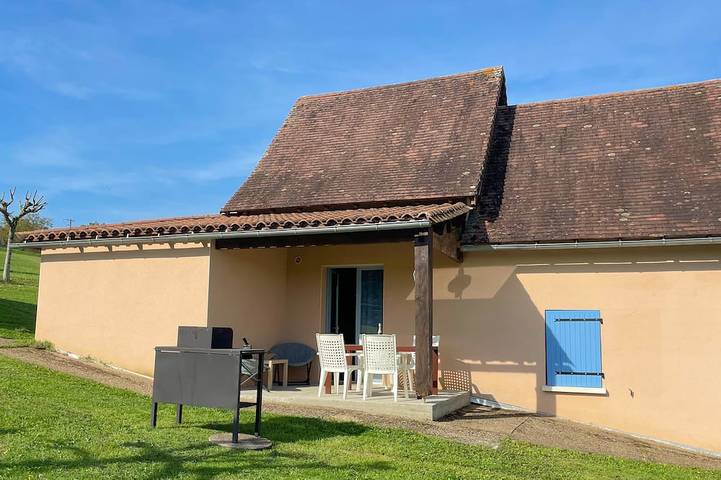 Location de vacances pour 3 personnes, avec piscine ainsi que jardin et jacuzzi, animaux acceptés à Hautefort - 4